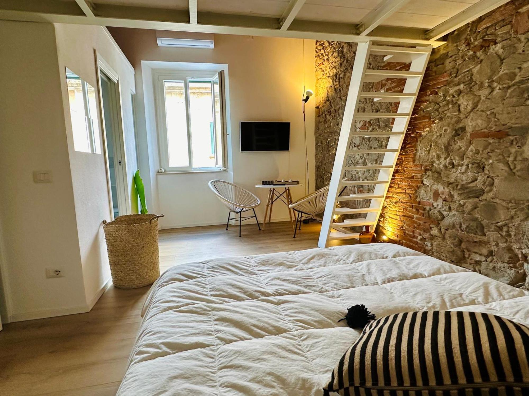 Civiconovantatre - New B&B San Vincenzo Bagian luar foto